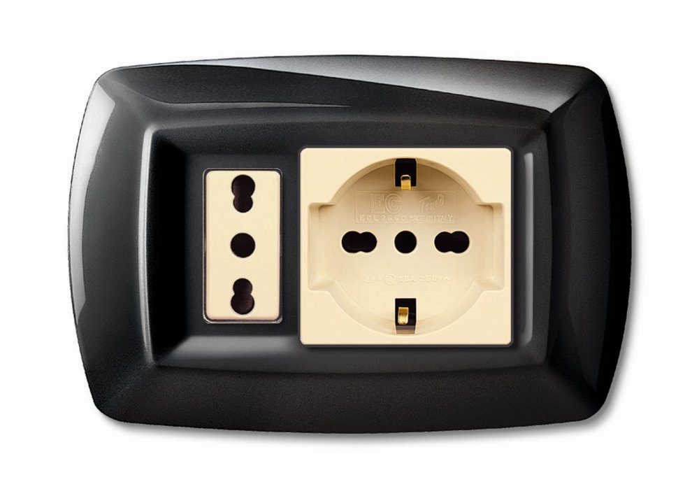 10pz tondo' placca mod.magic in termoplastica,presa schuko + modulo,colore oro cod:ferx.5933